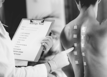 Diagnose en behandeling van allergische contactdermatitis gerelateerd aan metalen implantaten en prothesen.