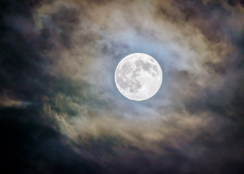 Propos sur la Lune.