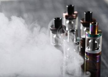 Revue systématique Cochrane évaluant l'efficacité des cigarettes électroniques à la nicotine pour le sevrage tabagique par rapport aux substituts nicotiniques