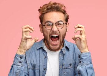 Contrarié, frustré, en colère, furieux, vert de rage
