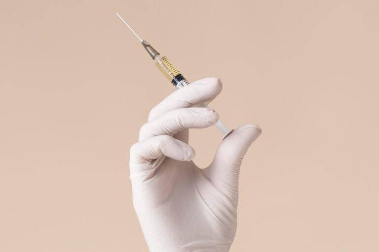 Infiltrations (péri)articulaires de corticoïdes et santé osseuse.