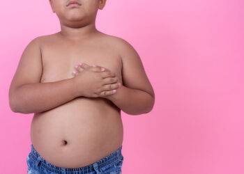 Les deux facteurs de risque présents lors de l'enfance ayant un impact particulièrement important sont l'IMC et le taux de cholestérol-LDL