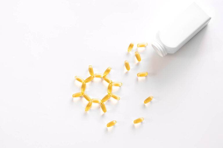 Nouvelle déception pour la vitamine D&nbsp;: une étude de grande envergure ne montre aucun bénéfice sur la force musculaire ni les performances physiques après 2 ans de supplémentation.