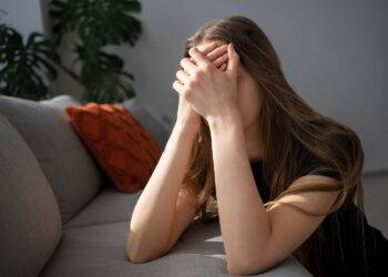 Dépression, anxiété et douleurs chroniques&nbsp;: un lien fort. Une vaste étude souligne l’urgence d’un dépistage précoce, en particulier chez les femmes et jeunes adultes.
