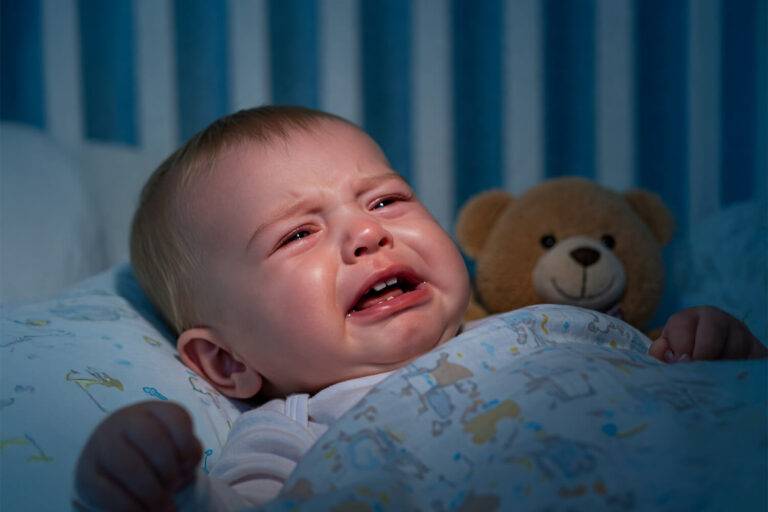 Les dents qui poussent empêchent-elles bébé de dormir&nbsp;? Une étude basée sur des mesures objectives sème le doute sur cette croyance bien ancrée.