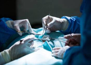 Chirurgie gériatrique et urgences digestives&nbsp;: étude comparative de la mortalité à 30 et 90 jours entre la cholécystectomie et le traitement conservateur pour cholécystite aiguë.