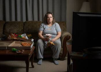 La prévalence de l'addiction aux aliments ultratransformés chez les seniors souligne l'impact des stratégies industrielles sur la santé publique et les comportements alimentaires.