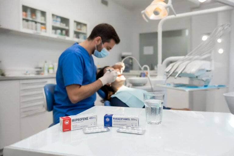 Extraction dentaire&nbsp;: efficacité supérieure de l’ibuprofène + paracétamol par rapport aux opioïdes.