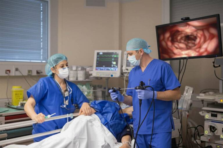 Volledige endoscopische remissie vermindert aanzienlijk IBD-gerelateerde complicaties bij patiënten van 60 jaar en ouder.