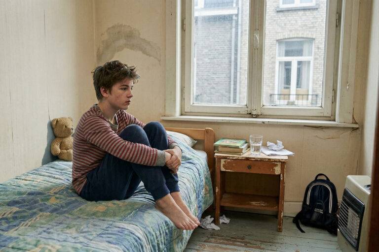 De impact van sociale determinanten en armoede op de fysieke en mentale gezondheid van kinderen en jongeren.