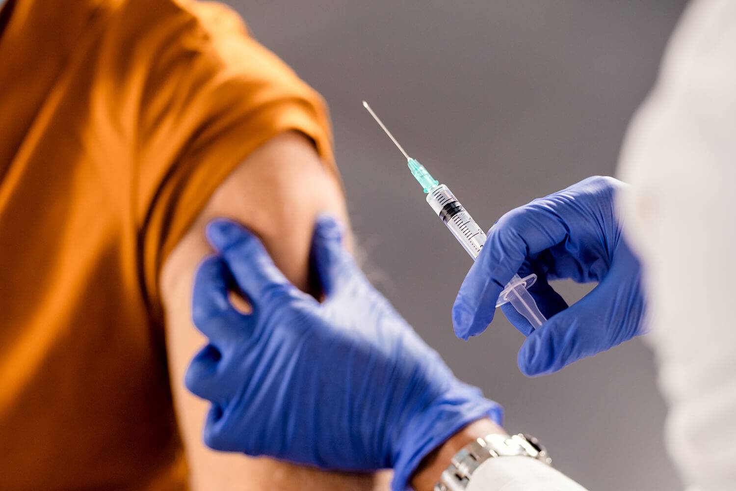 Analyse van langetermijnimmuniteit en kruisbescherming van griepvaccins uit 1994 tegen moderne stammen.