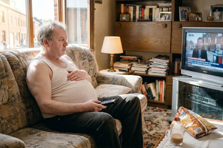 Analyse des risques de mortalité chez le senior&nbsp;: comment le cumul d'une obésité viscérale et d'une carence sévère en vitamine D interagit pour multiplier par trois le risque de décès.