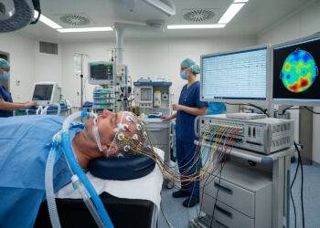 Hersenactiviteit tijdens narcose in kaart gebracht: hoe EEG-monitoring helpt om anesthesie dichter bij natuurlijke slaap te brengen en hersenfuncties te beschermen.