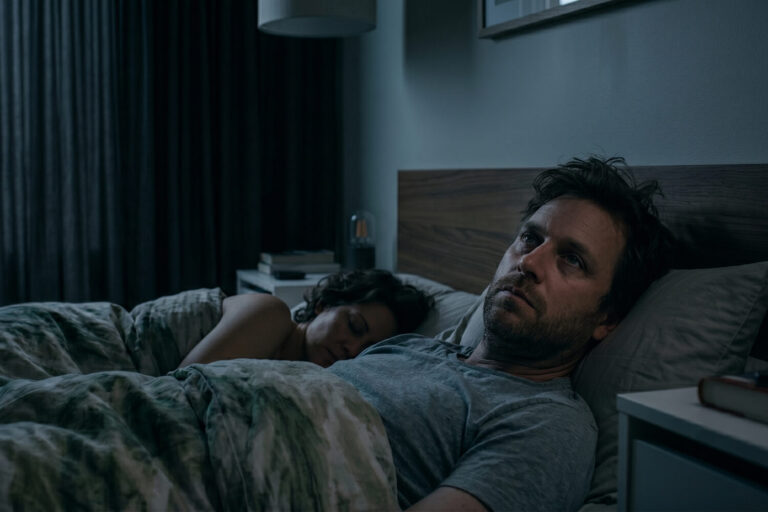 Algorithme de prise en charge de l'insomnie chronique&nbsp;: de la thérapie cognitivo-comportementale en première intention au bon usage restrictif des hypnotiques en seconde ligne.