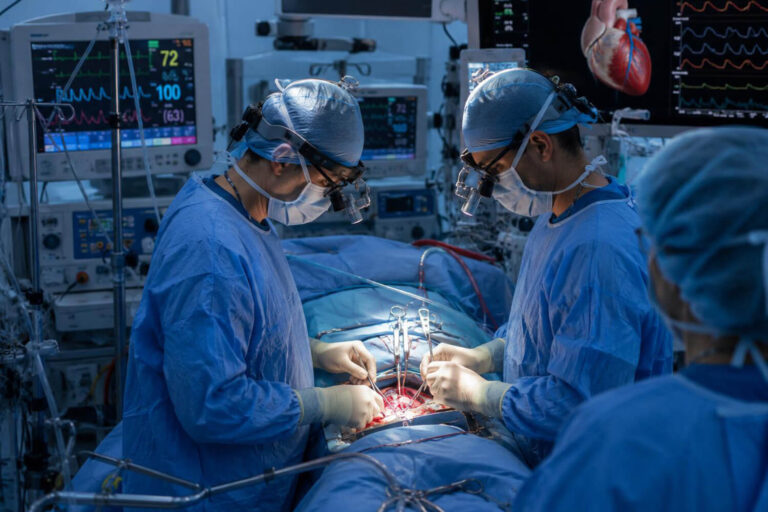 Hartchirurgie en antitrombotische behandeling: evaluatie van de voordeel-risicobalans tussen 3 en 12 maanden duale antiplaatjetherapie met ticagrelor en aspirine na een coronaire bypassoperatie.