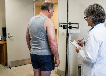 Dermatologie en voedingsleer: meta-analyse van gerandomiseerde gecontroleerde onderzoeken naar het effect van gewichtsreductie op de PASI-score en de levenskwaliteit van psoriasis-patiënten.