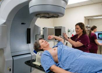 Oncologie en radiotherapie: klinische studie over het gebruik van iSBRT om ER+/HER2- borstkanker gevoelig te maken voor immuuntherapie.